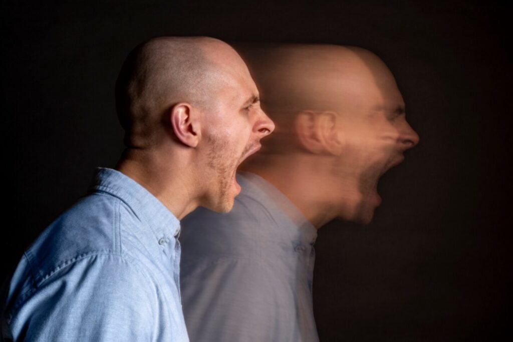 Científicos descubren por qué algunas personas escuchan voces que no existen: así falla el cerebro al distinguir la realidad de sus propios pensamientos