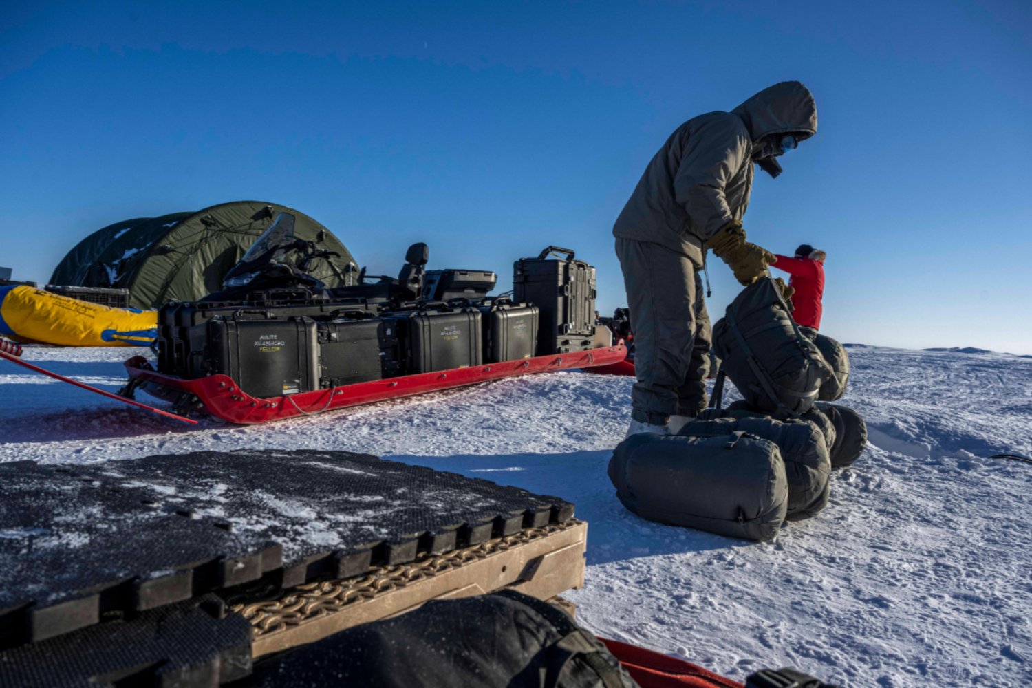 Acampar en la isla de hielo más grande del mundo: la experiencia transformadora que solo Groenlandia puede ofrecer
