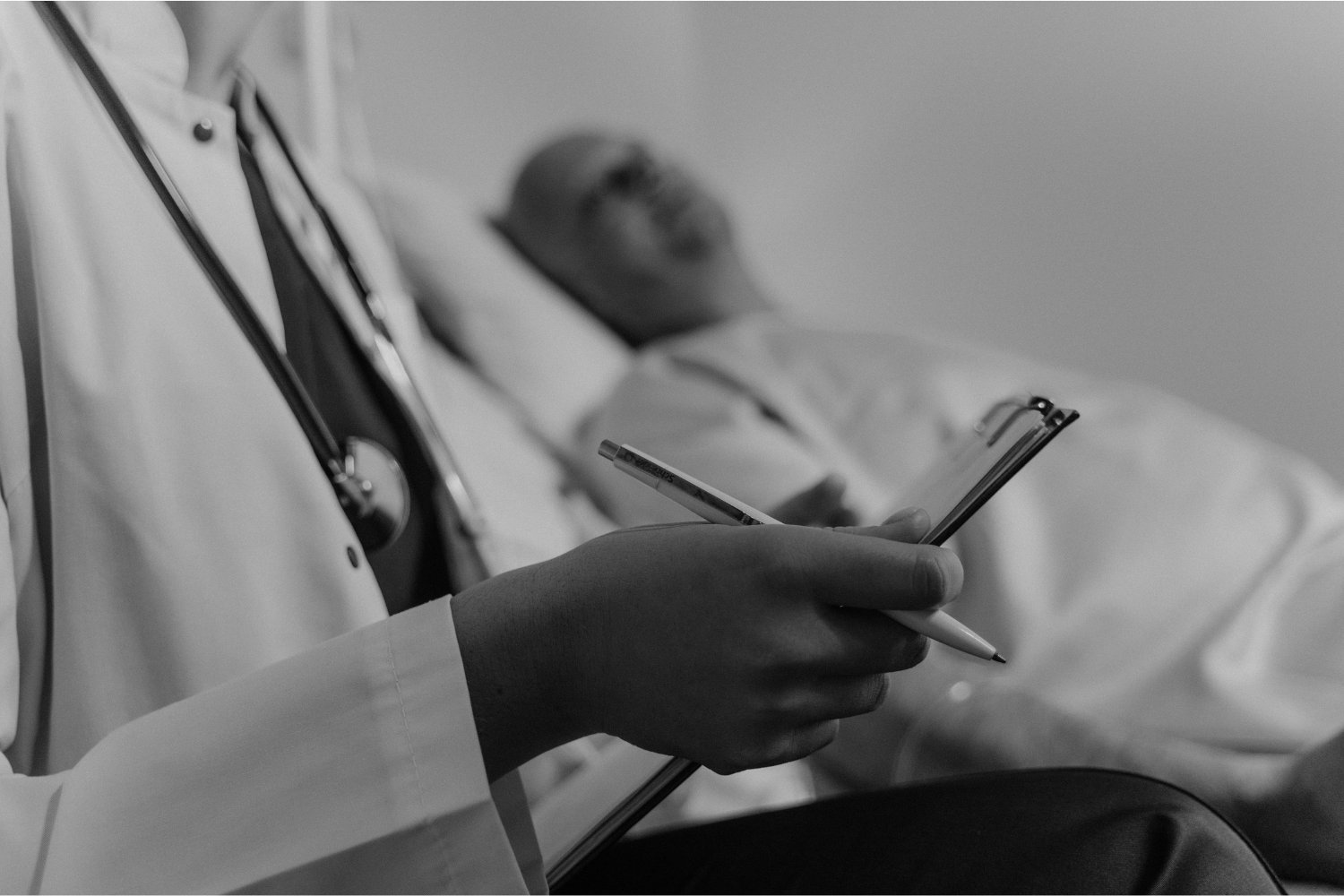 Descubren por qué el cáncer de vejiga afecta más a los hombres y a los fumadores: la genética detrás de una diferencia silenciosa