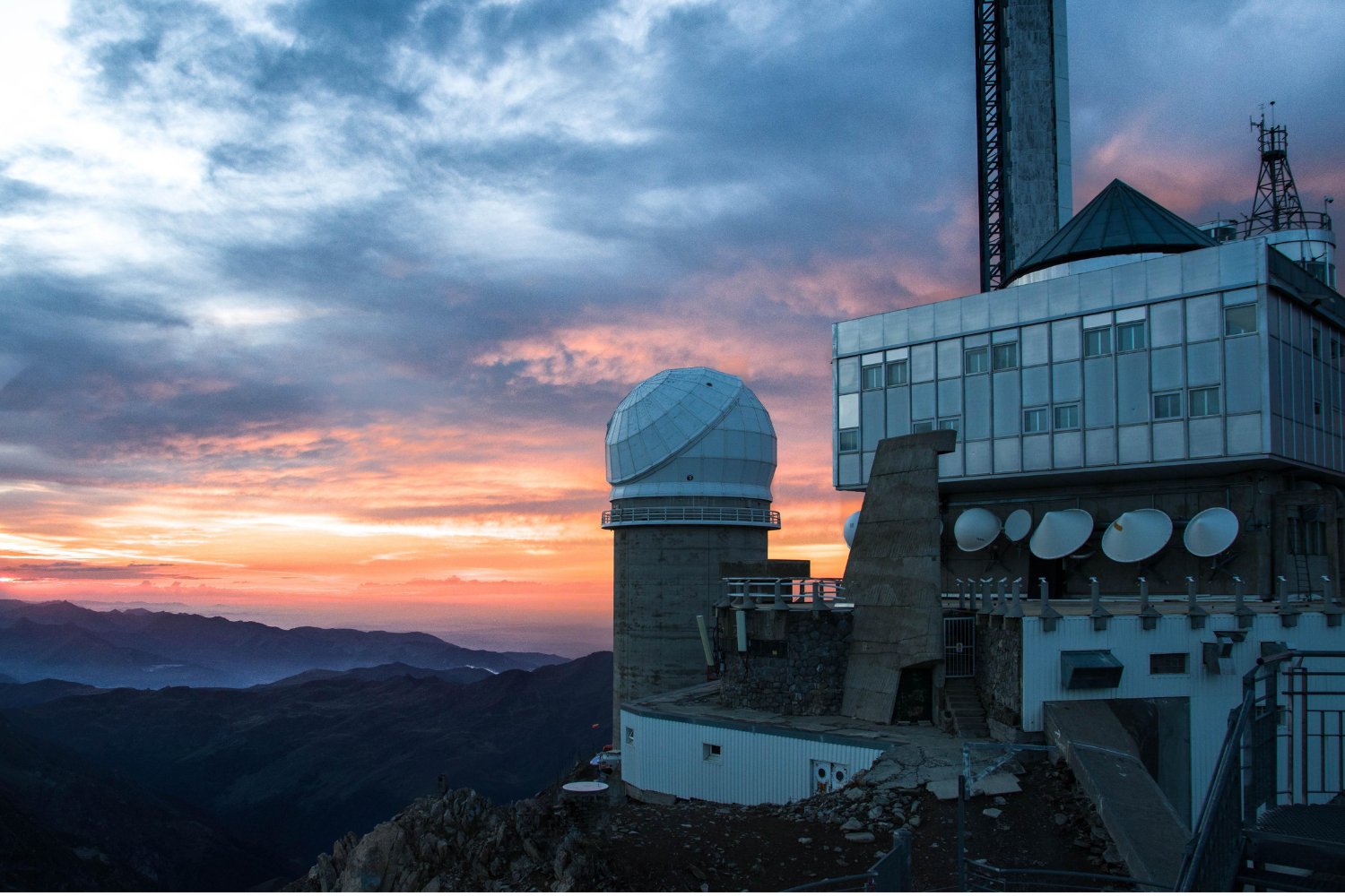 Un estallido cósmico sin precedentes desconcierta a la NASA: duró siete horas y podría revelar un nuevo tipo de catástrofe estelar