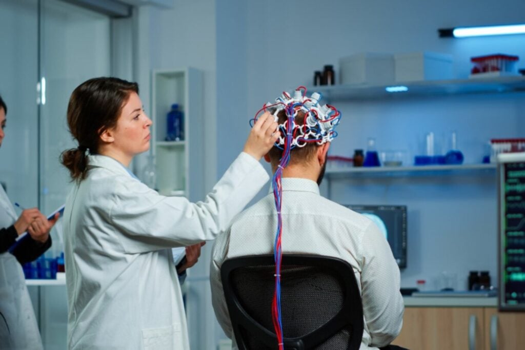 Neurociencia: cómo las emociones o los detalles moldean la memoria de lo que escuchamos