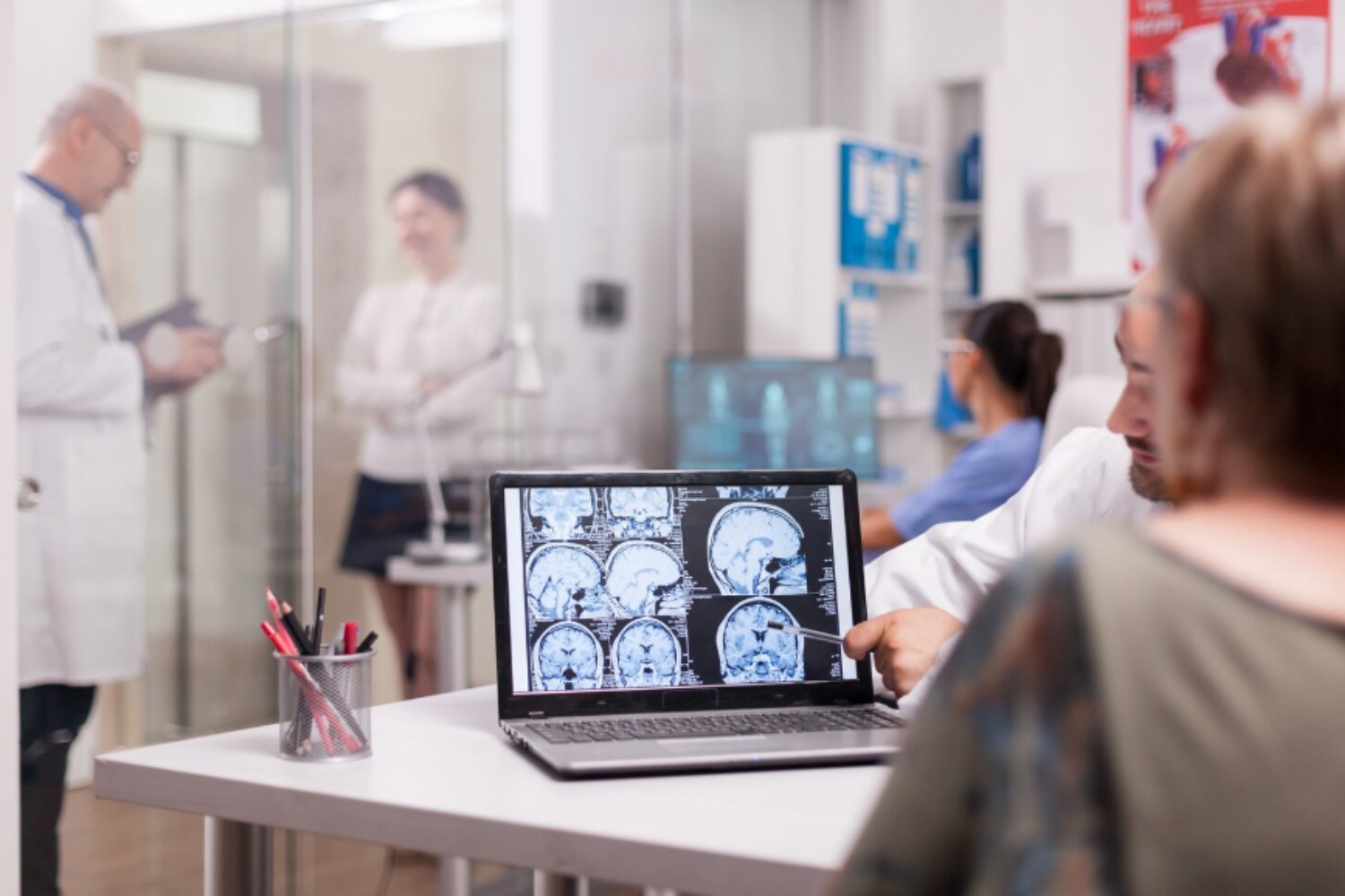 Neurociencia: cómo las emociones o los detalles moldean la memoria de lo que escuchamos