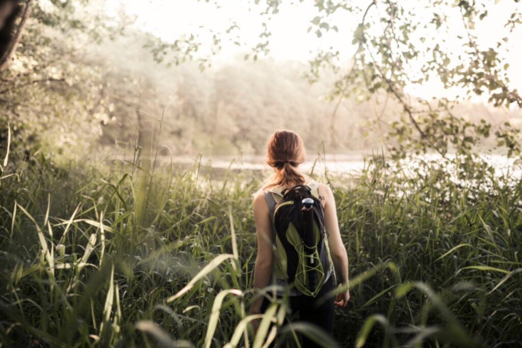 El secreto para reducir el estrés y mejorar el ánimo en solo 20 minutos: la ciencia confirma el poder terapéutico de la naturaleza)