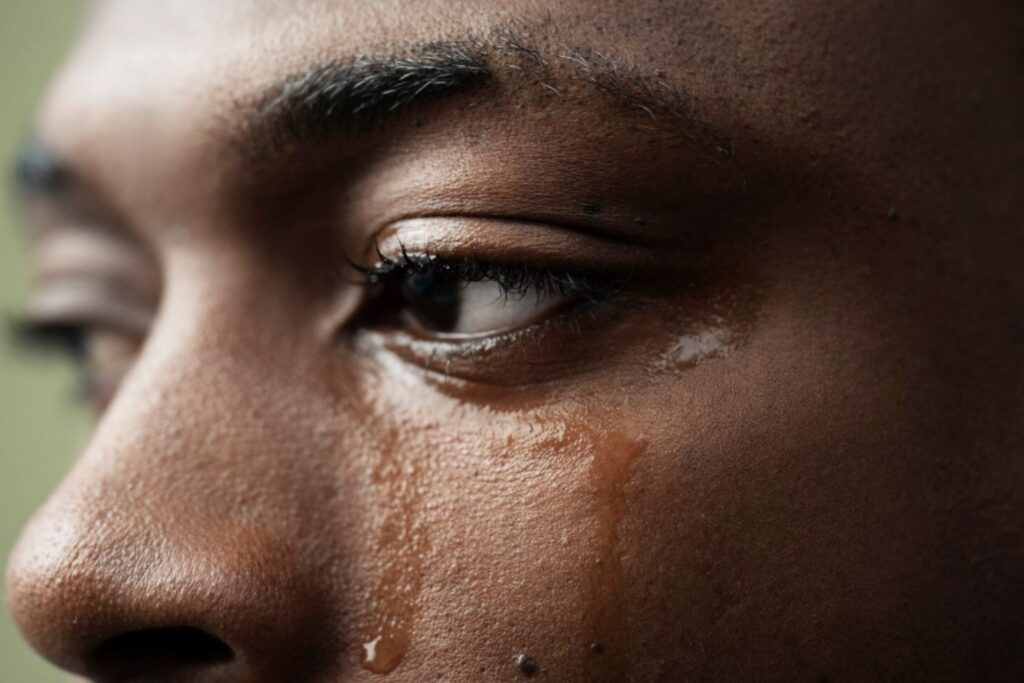 Lágrimas que hablan: el potencial oculto en una gota para diagnosticar enfermedades del ojo y del cerebro