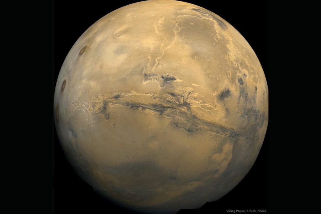 Científicos investigan el origen de misteriosas grietas profundas en Marte