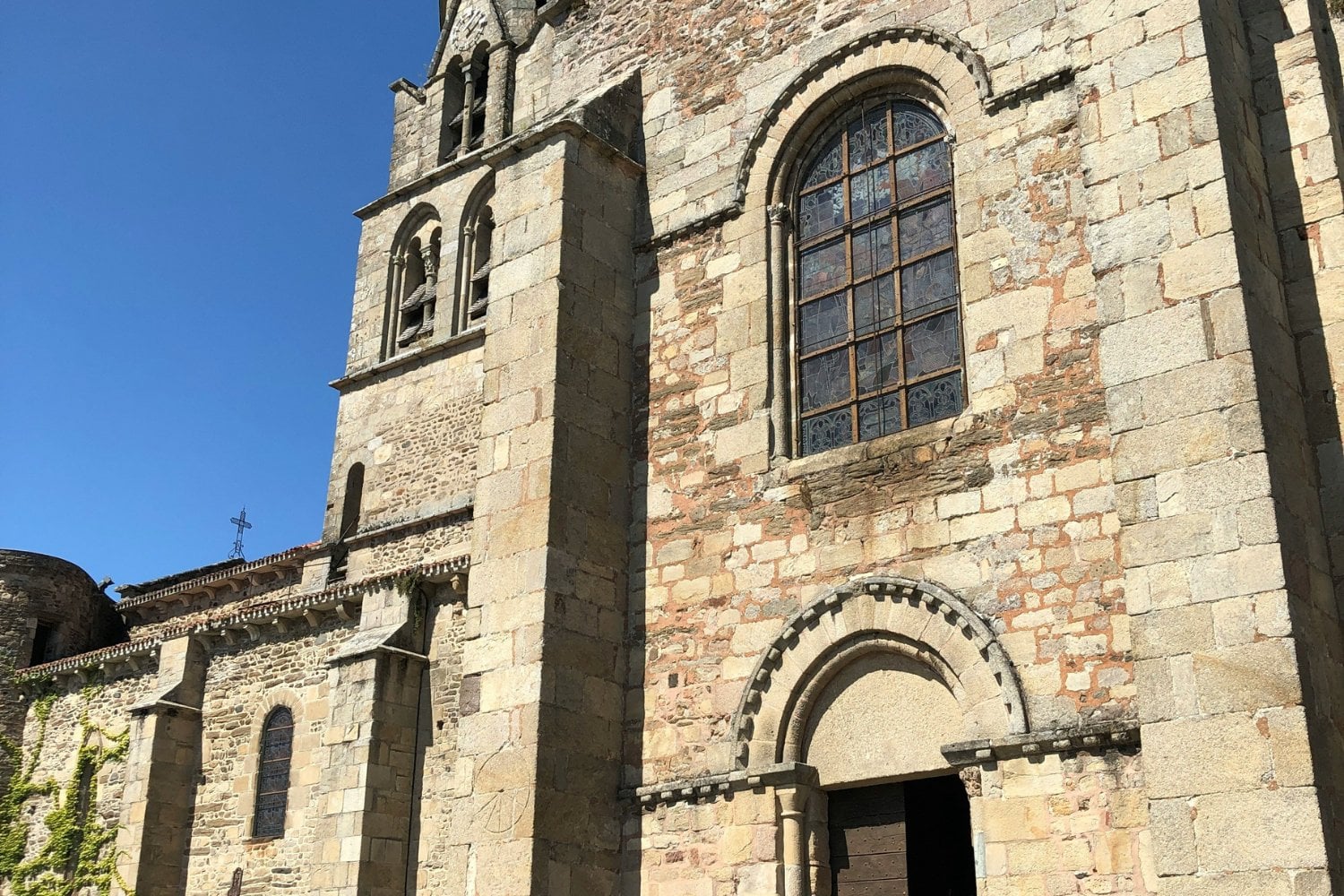 Descubrimiento En Iglesia