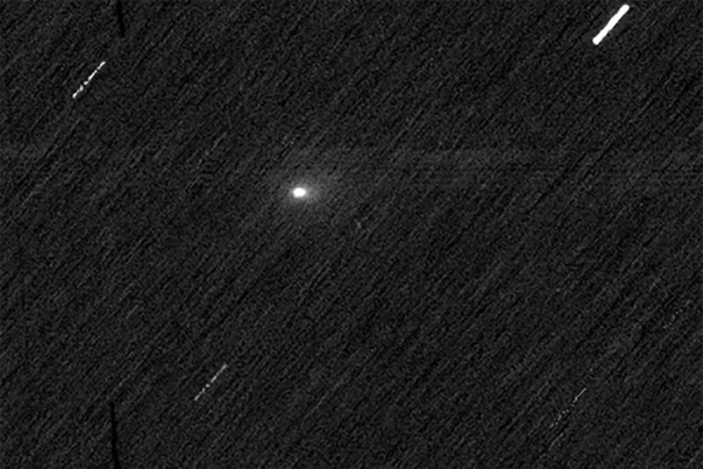 El cometa 3I/ATLAS sorprendió a los astrónomos: un objeto sin cola que, tras el perihelio, desplegó una estela gigante de más de 3 millones de kilómetros