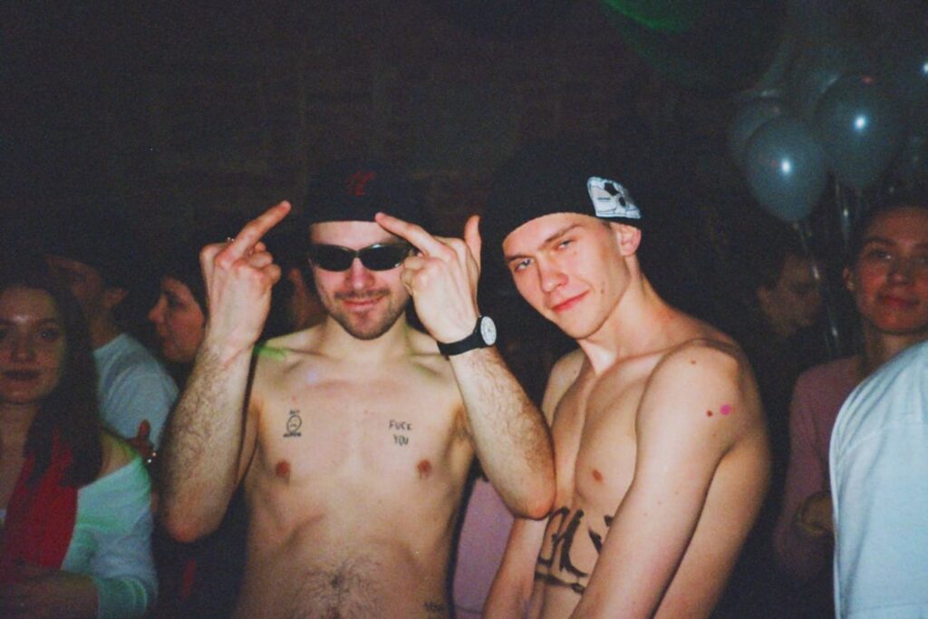 Hay un momento exacto en que el cerebro adolescente deja de priorizar a los padres. Así lo revelan los escáneres