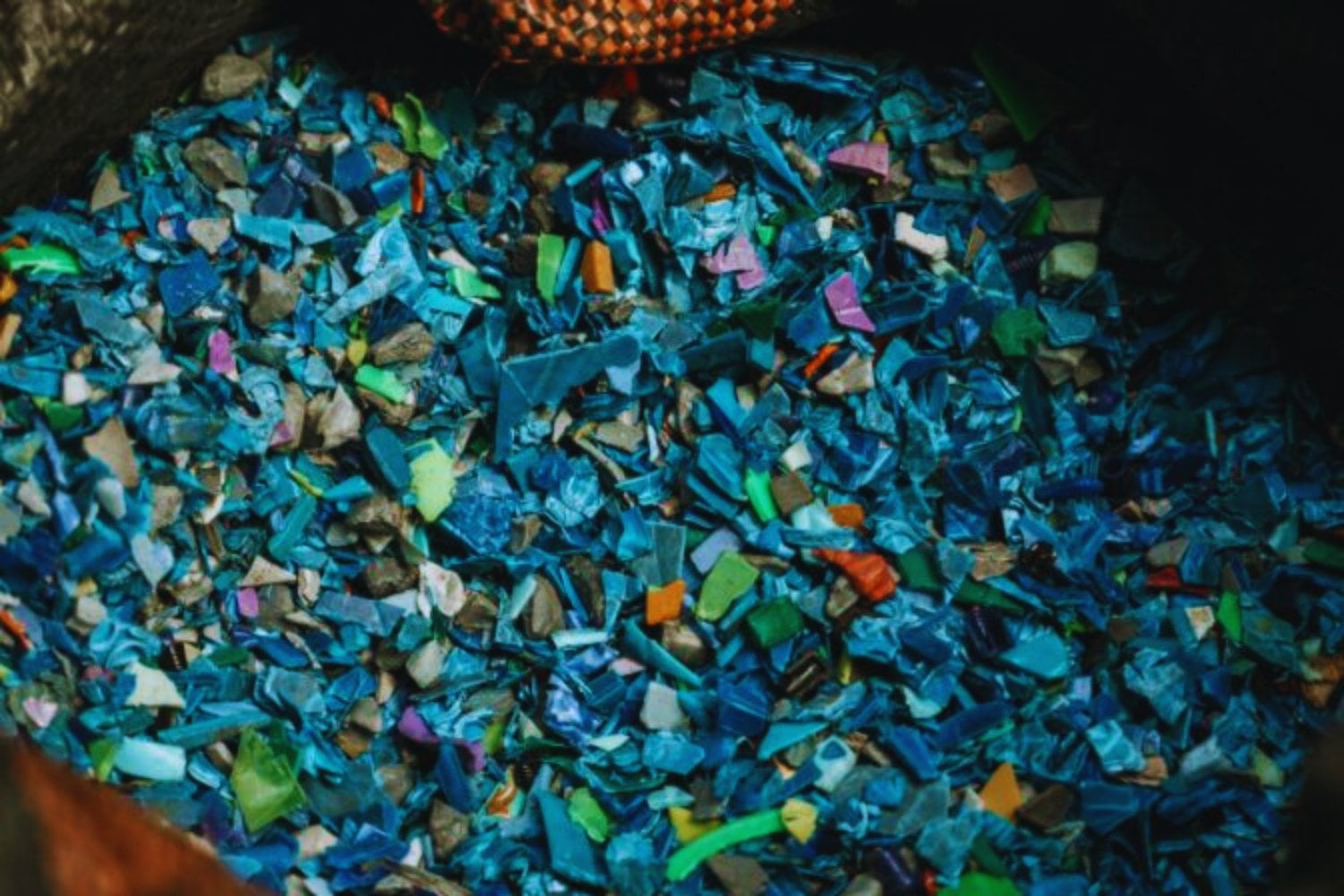 La contaminación era solo el principio. Los microplásticos pueden distribuir bacterias resistentes a antibióticos por ríos, costas y ecosistemas marinos