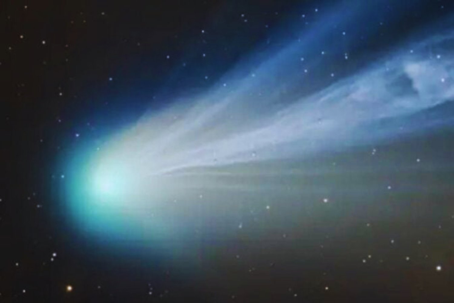 El cometa que no debía existir: 3I/ATLAS sobrevive al Sol, cambia de color y reabre el misterio sobre los viajeros interestelares