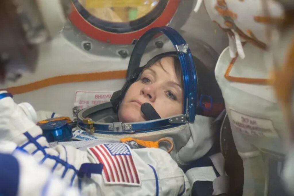 El supuesto primer ciberdelito desde la órbita terrestre queda en nada. La acusación contra la astronauta Anne McClain se desmonta tras la confesión de su exesposa, que admite haber mentido a las autoridades