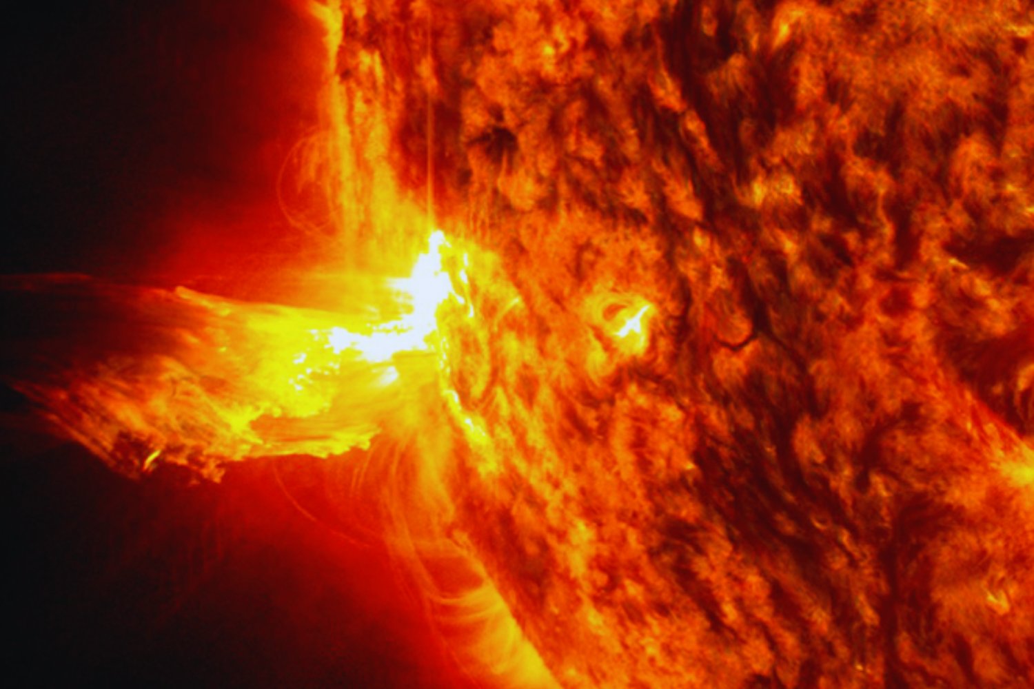 El Sol prepara uno de sus ciclos más intensos. Y una llamarada suficientemente grande podría golpearnos como en el Evento Carrington, pero en plena era digital
