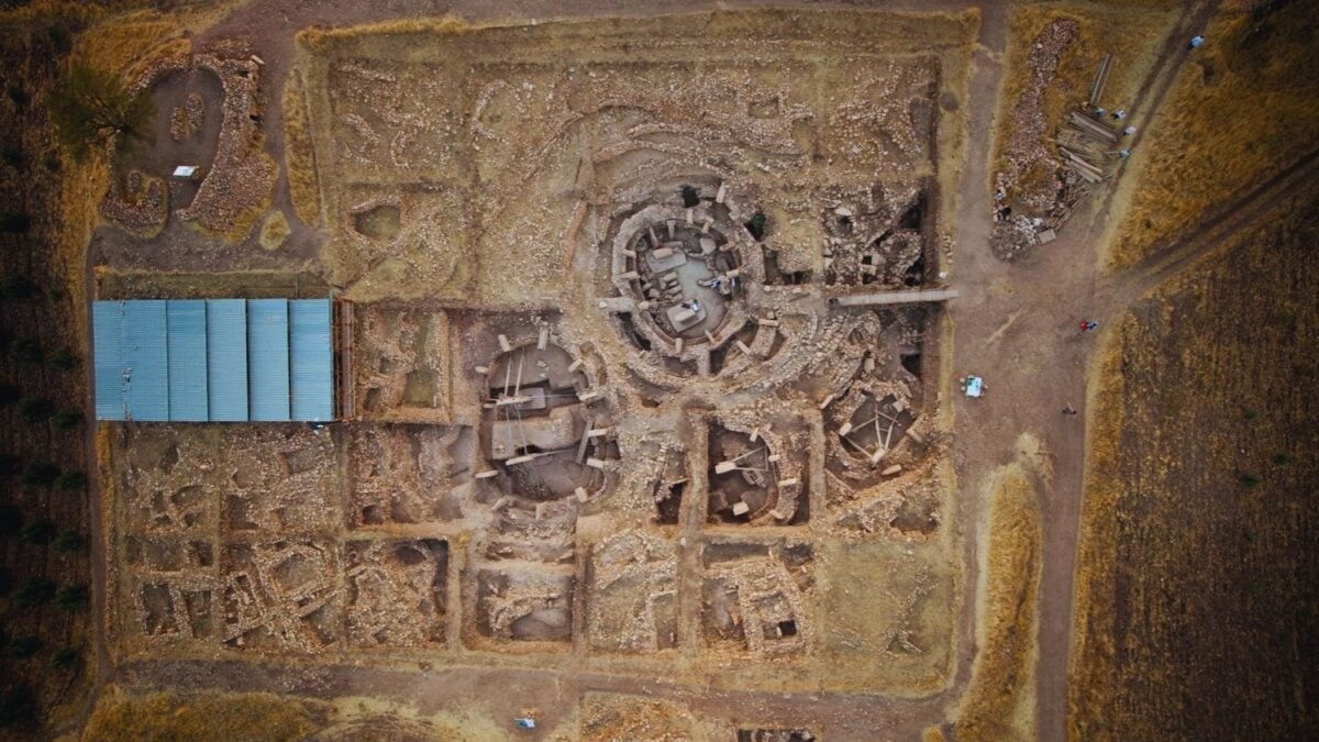 Los arqueólogos esperaban restos de cazadores y se toparon con un descubrimiento que cambia la historia… En su lugar, encontraron una sociedad organizada que no debería existir hace 13.000 años