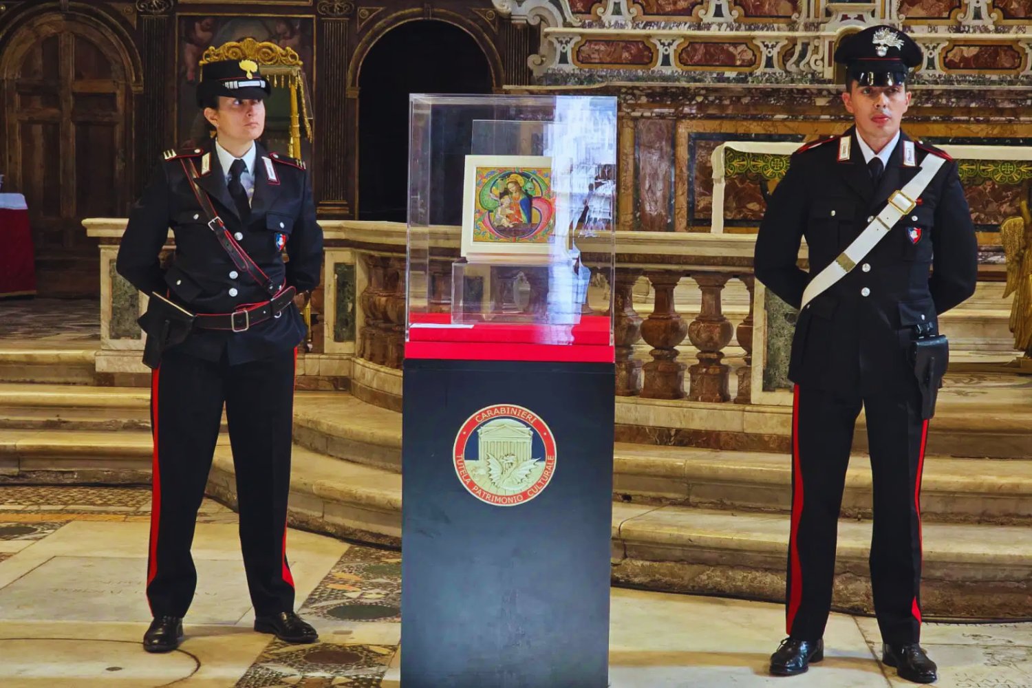 Un tesoro del Renacimiento regresa a Roma 40 años después de su robo. La página iluminada que sobrevivió al olvido vuelve al convento que la vio nacer.