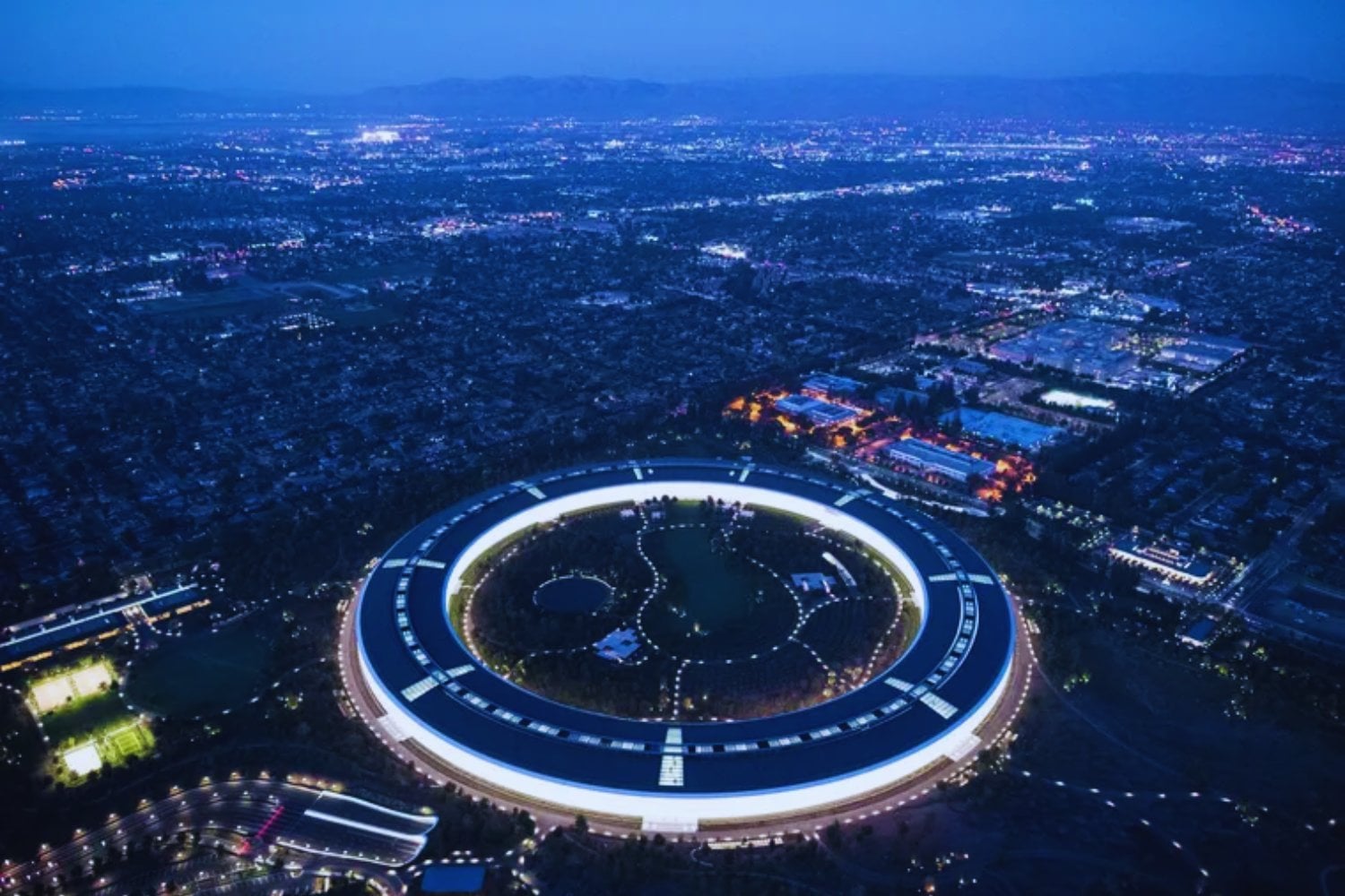 El sueño americano se volvió una pesadilla de 12 horas. Cómo Silicon Valley terminó adoptando el mismo sistema laboral que China prohibió por inhumano