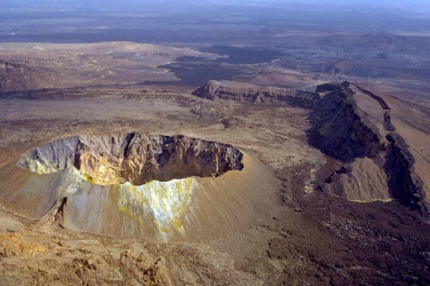 Un gigante prehistórico despierta. El volcán Hayli Gubbi erupciona tras 12.000 años y obliga a replantear la actividad volcánica de Afar