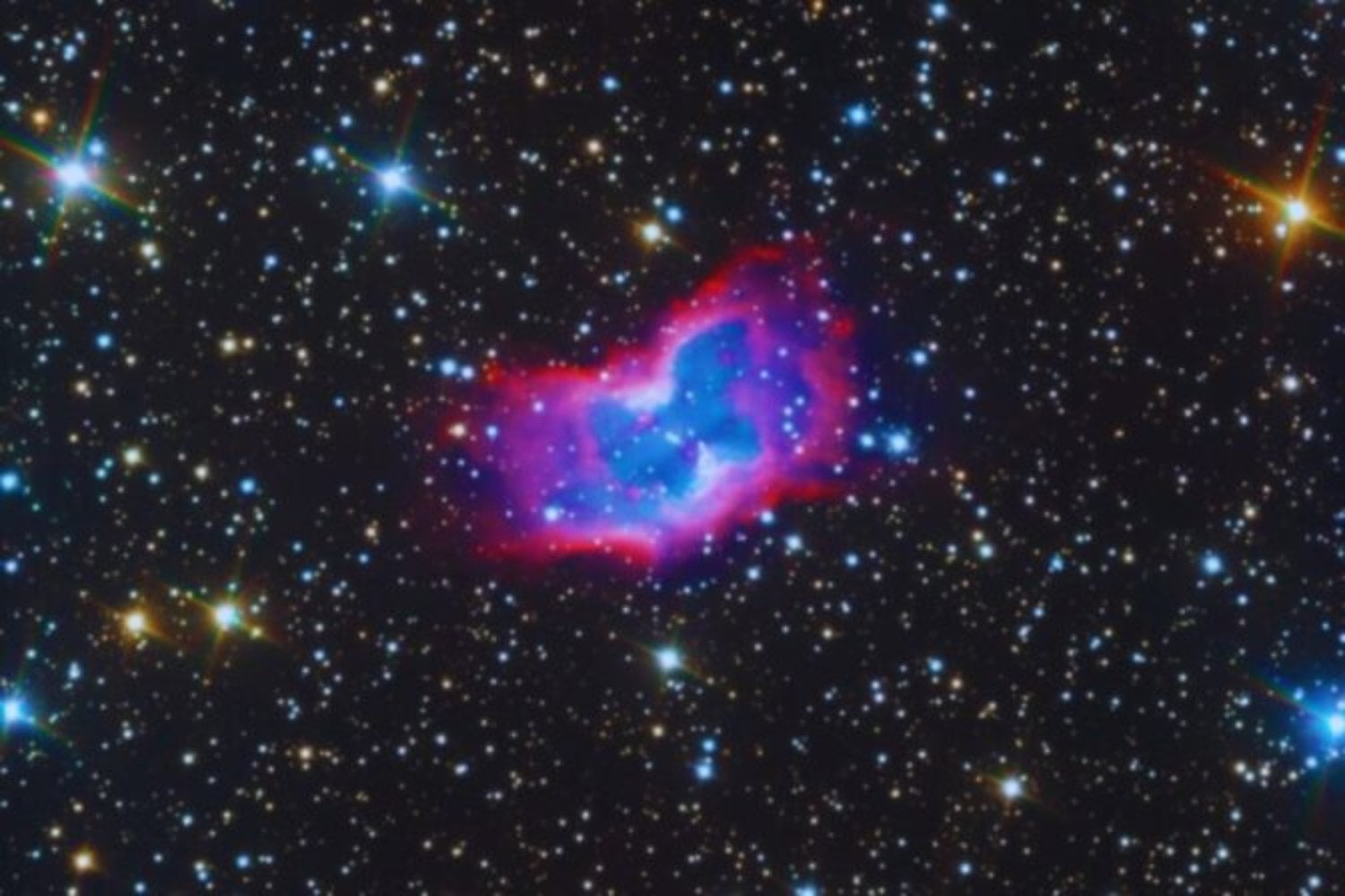 Gemini Sur revela una nueva imagen de la Nebulosa de la Mariposa. Es una estructura de gas expulsado por una estrella agonizante a 3,800 años luz