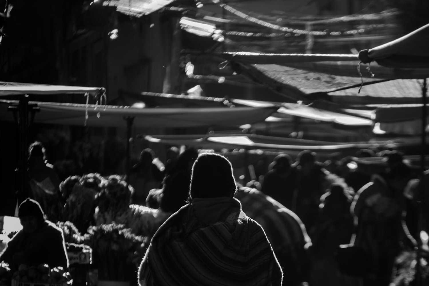 Latinoamérica firma su mejor cifra de pobreza en décadas. Aunque el 10 % más rico sigue acaparando más de un tercio de los ingresos y mantiene viva la brecha histórica