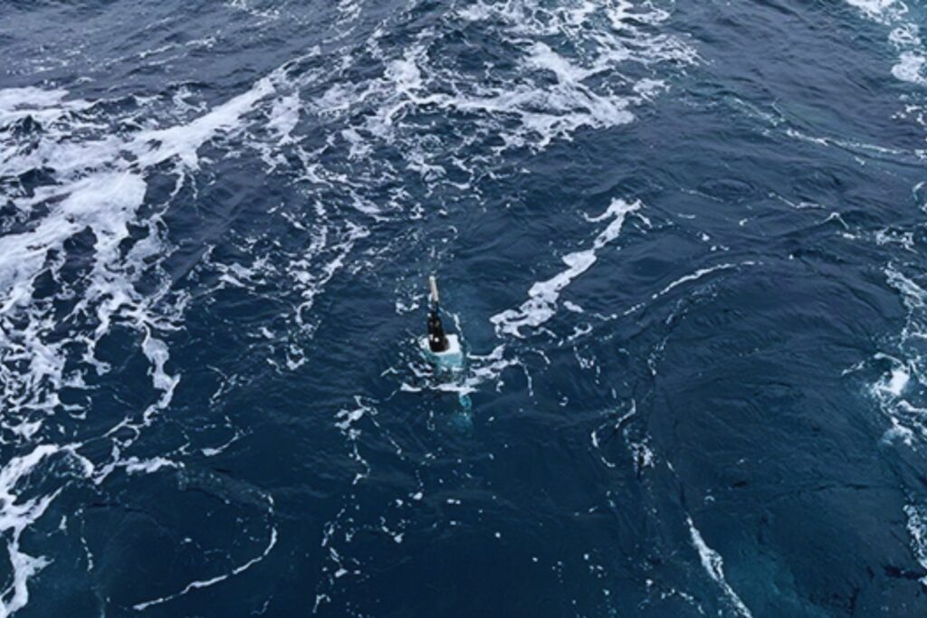 Un robot canadiense descubre que los océanos están respirando más fuerte: el inquietante aumento de los blooms de fitoplancton