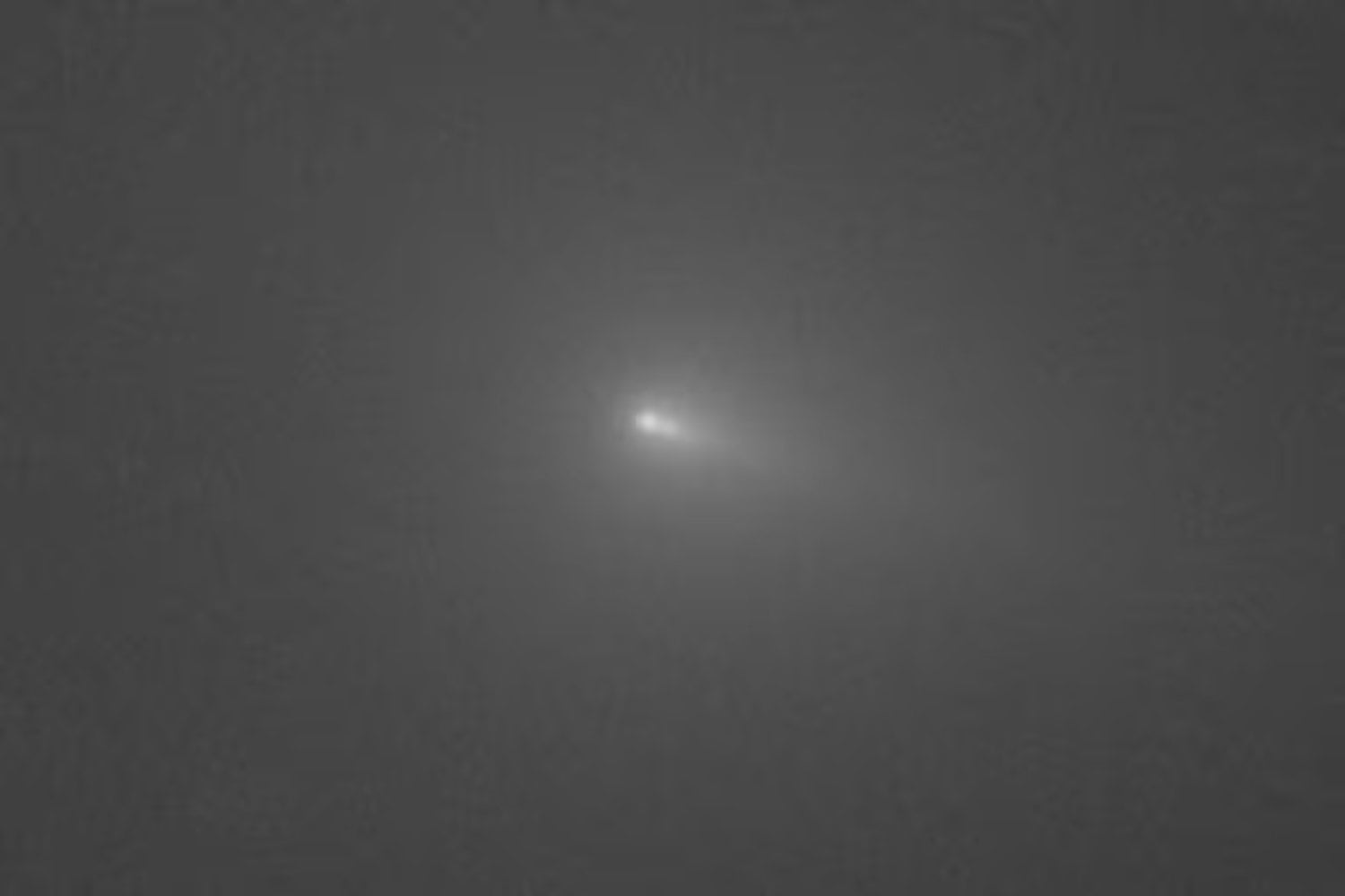 El cometa 3I/ATLAS sorprendió a los astrónomos: un objeto sin cola que, tras el perihelio, desplegó una estela gigante de más de 3 millones de kilómetros