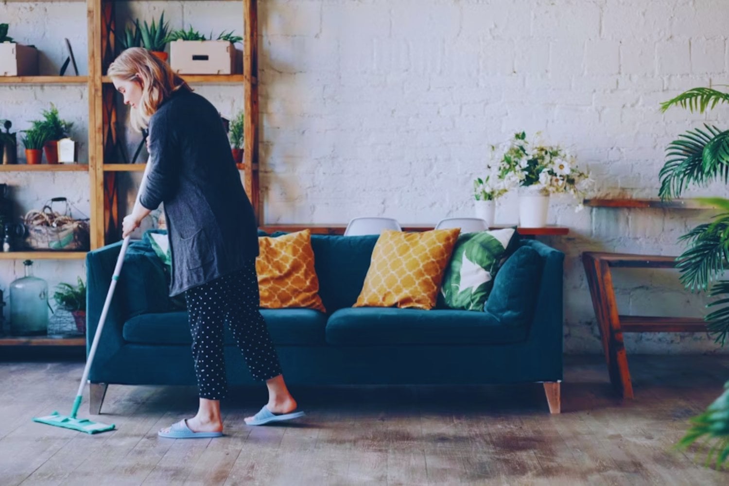 El miedo a recibir visitas no es una manía moderna. Es una reacción psicológica heredada que explica por qué el 40% evita invitar gente. Y tiene todo que ver con cómo el hogar se convirtió en una extensión del yo