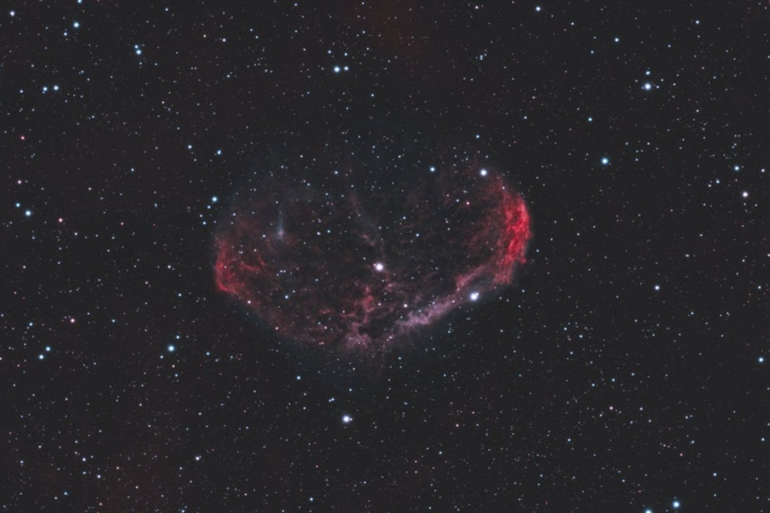 El gas que se escondía entre las estrellas. Científicos descubren el material invisible que alimenta el nacimiento de nuevos soles