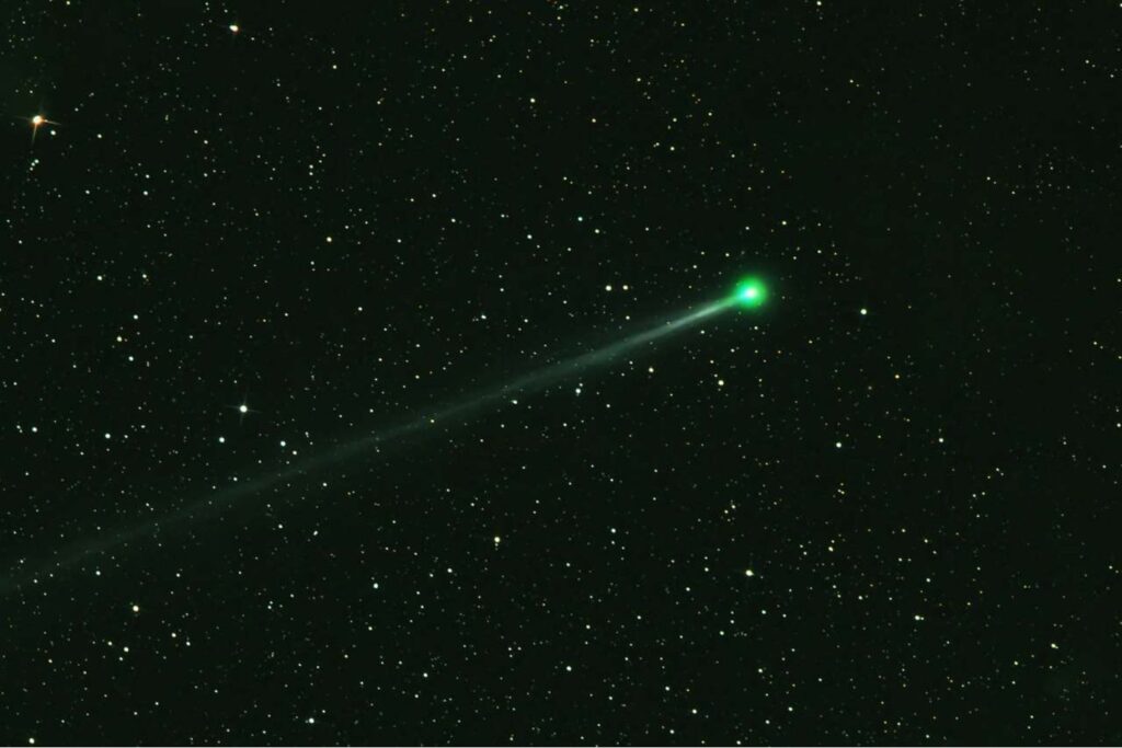 “Una joya verde en movimiento”: el cometa Lemmon se aproxima a la Tierra y podría ofrecer el espectáculo más brillante del año. Lo que sabemos de su paso y por qué los astrónomos están tan atentos.