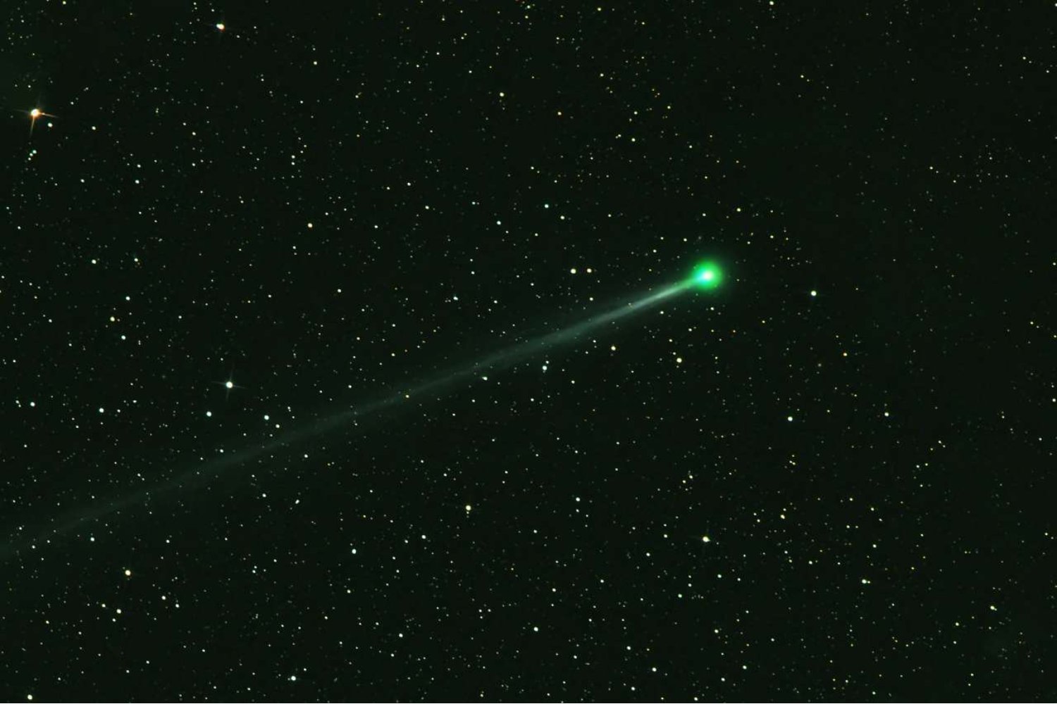 “Una joya verde en movimiento”: el cometa Lemmon se aproxima a la Tierra y podría ofrecer el espectáculo más brillante del año. Lo que sabemos de su paso y por qué los astrónomos están tan atentos.