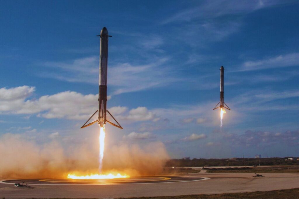 SpaceX acaba de comprar las frecuencias que nunca tuvo y que cambian su papel en las telecomunicaciones. Y ahora la compañía de Musk avanza hacia un objetivo que parecía imposible: conectar cualquier móvil directamente al cielo