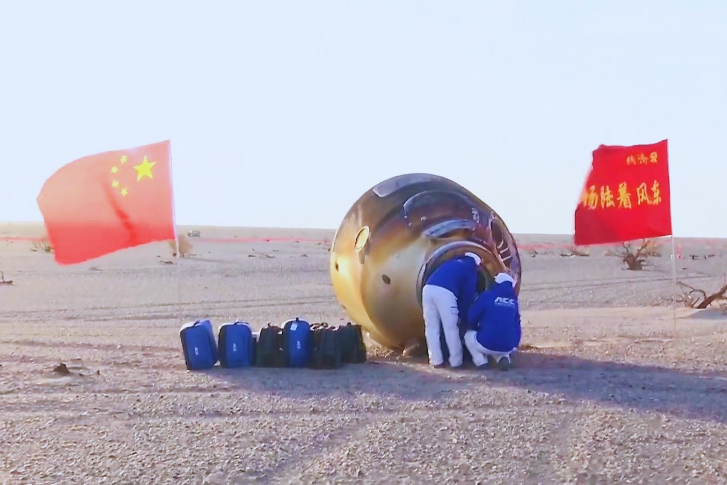 Una ventana dañada ha provocado el primer rescate orbital del programa chino. La Shenzhou 20 quedó inutilizada y los astronautas debieron volver a la Tierra a bordo de la Shenzhou 21
