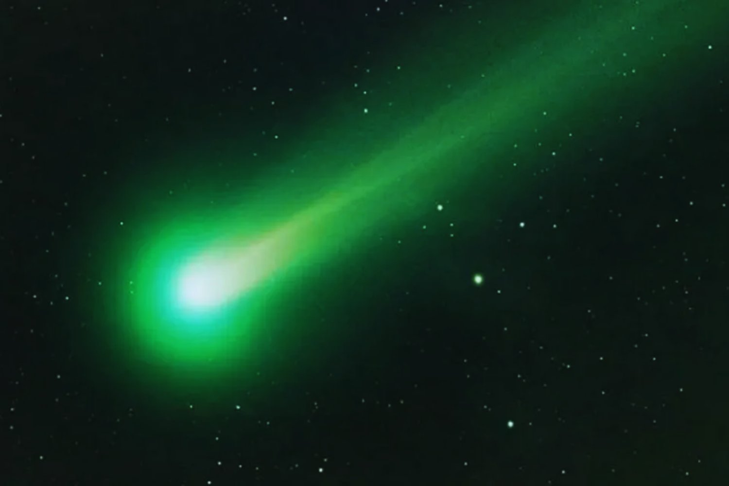 “Una joya verde en movimiento”: el cometa Lemmon se aproxima a la Tierra y podría ofrecer el espectáculo más brillante del año. Lo que sabemos de su paso y por qué los astrónomos están tan atentos.