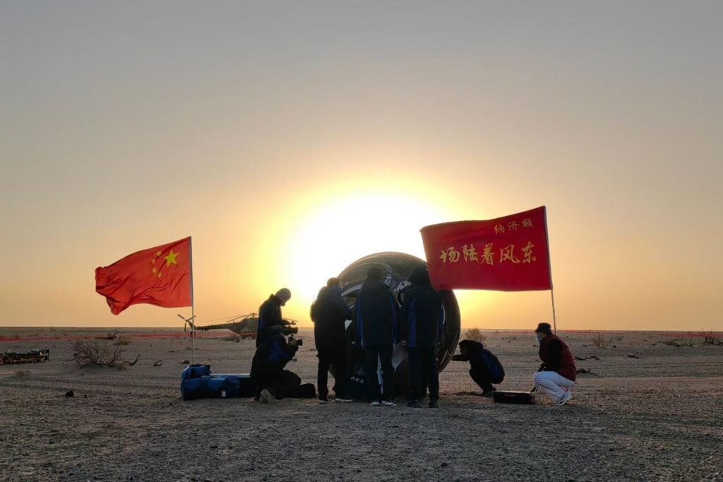 Una ventana dañada ha provocado el primer rescate orbital del programa chino. La Shenzhou 20 quedó inutilizada y los astronautas debieron volver a la Tierra a bordo de la Shenzhou 21