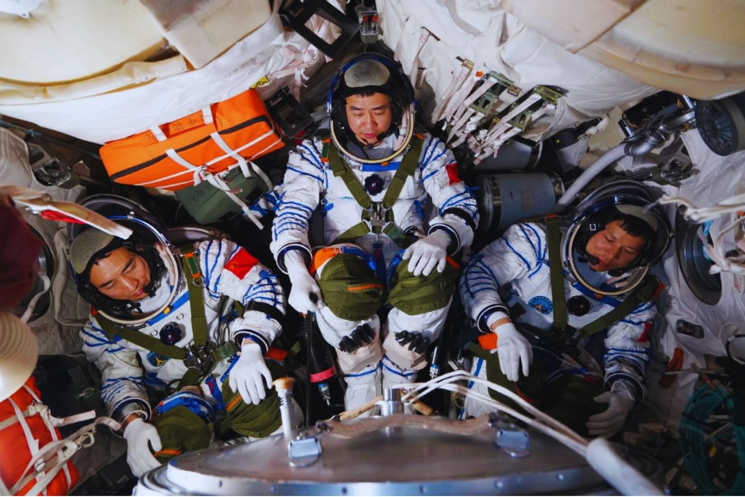 Una grieta en medio del vacío: el inesperado problema que retuvo nueve días a los astronautas chinos en la estación Tiangong