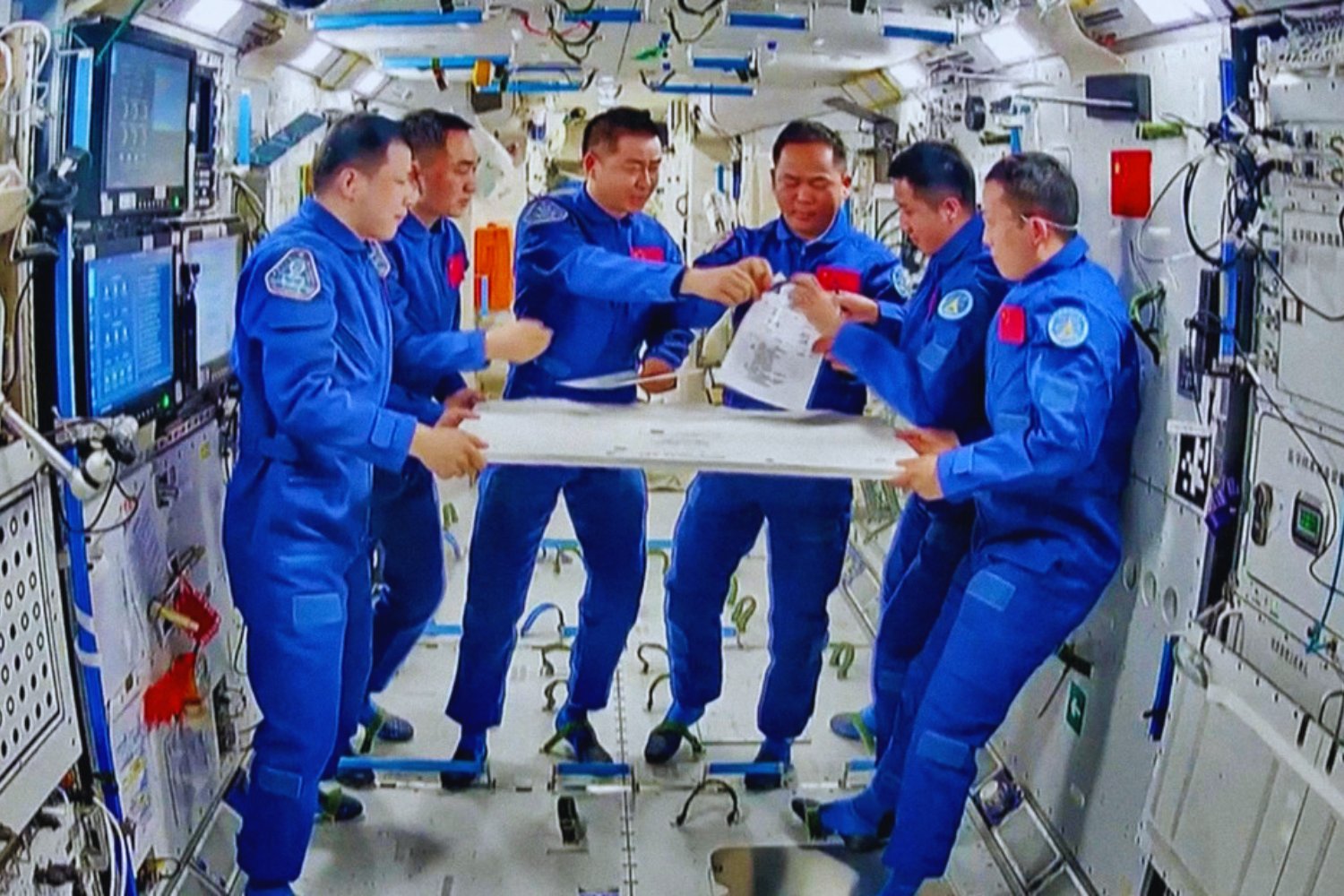 China podría estar viviendo su primer “Apolo 13” en secreto. Tres astronautas varados en la estación Tiangong y una nave dañada que pone a prueba los límites del silencio espacial
