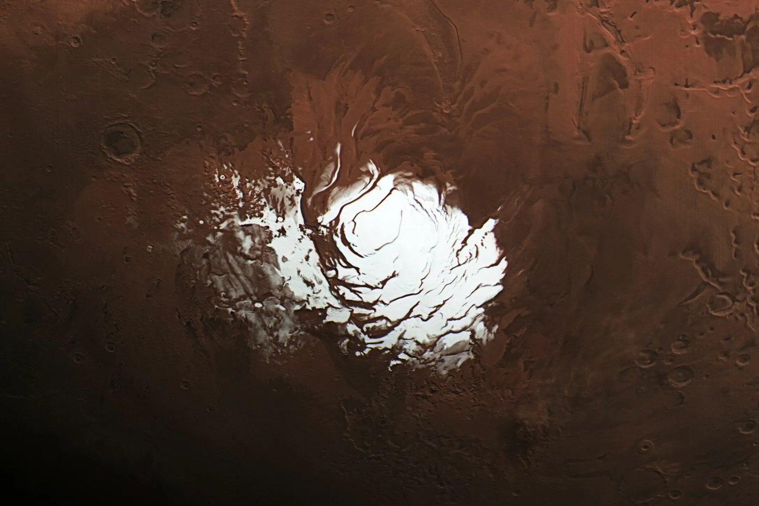 El orbitador de la NASA arroja nueva luz sobre un misterio marciano de 20 años. La señal que parecía un lago subterráneo ahora apunta a roca y polvo bajo 1.500 metros de hielo