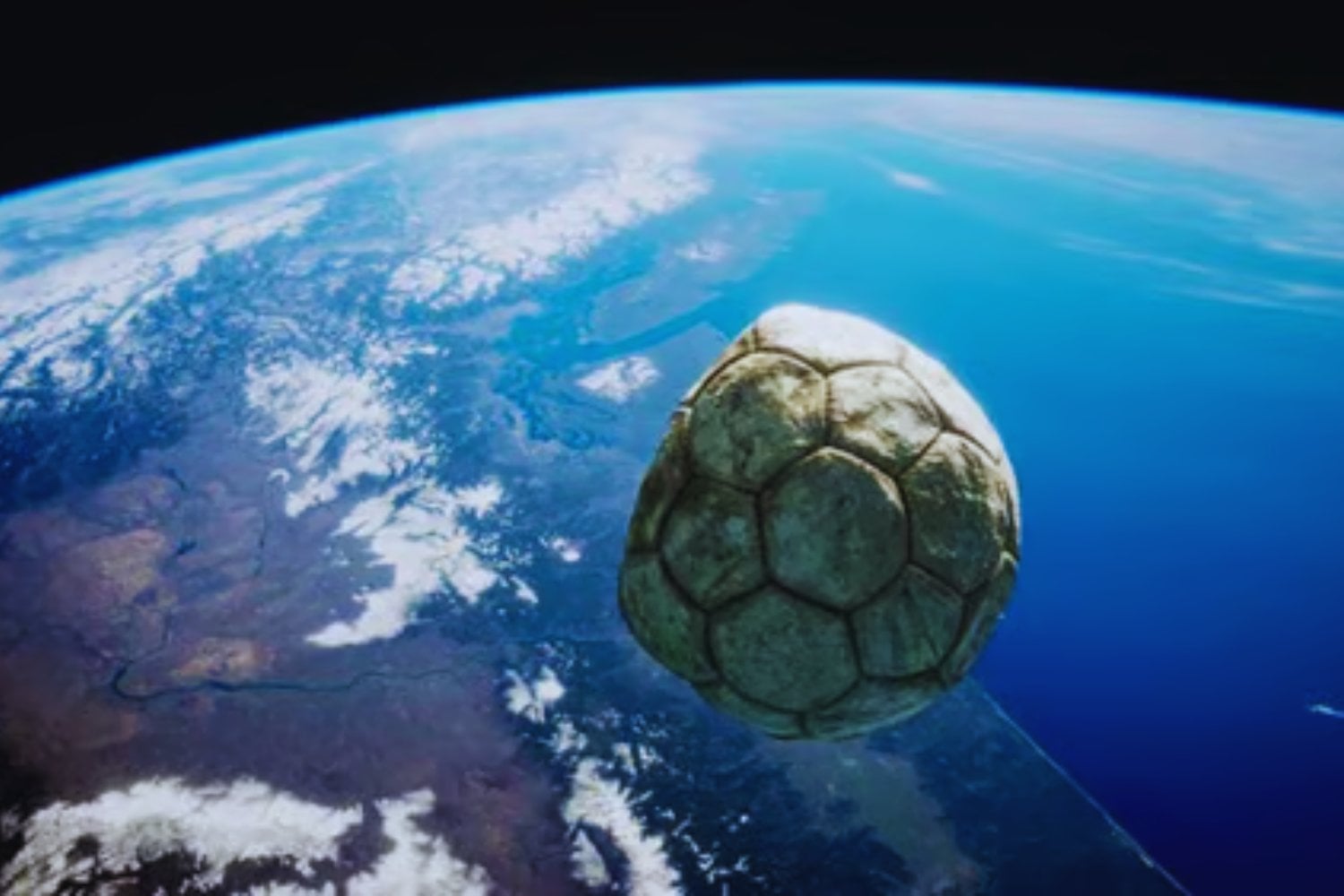Veinticinco años en órbita y un balón flotando: la Estación Espacial Internacional celebra su aniversario demostrando que el deporte también salva vidas en el espacio