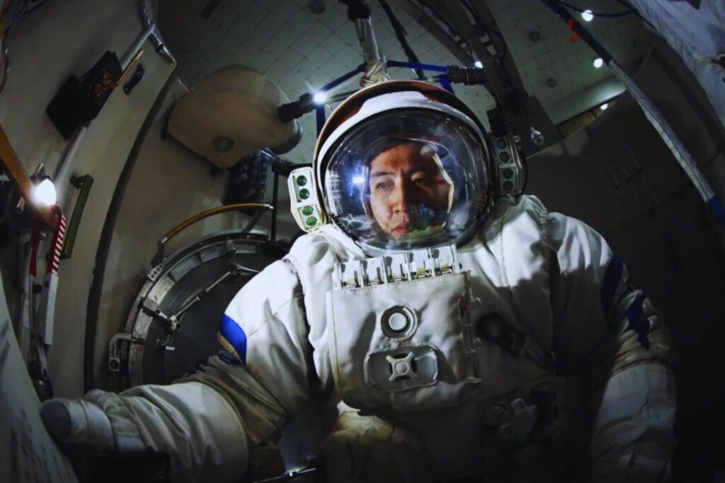 Una grieta en medio del vacío: el inesperado problema que retuvo nueve días a los astronautas chinos en la estación Tiangong