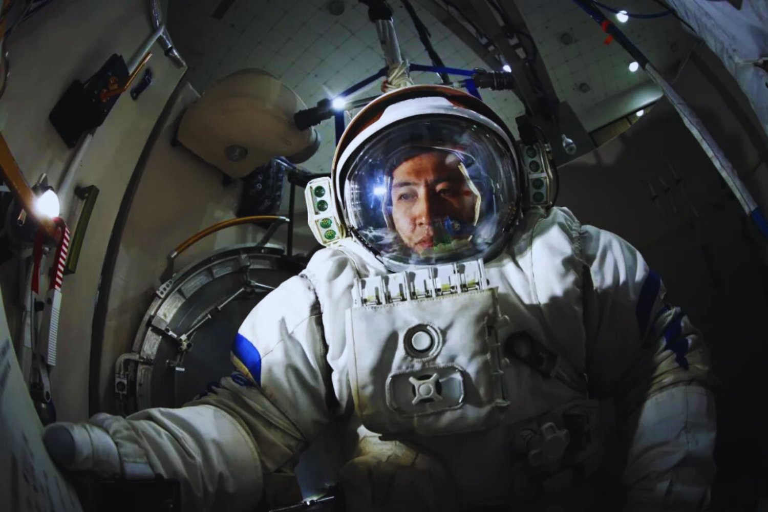 Una grieta en medio del vacío: el inesperado problema que retuvo nueve días a los astronautas chinos en la estación Tiangong