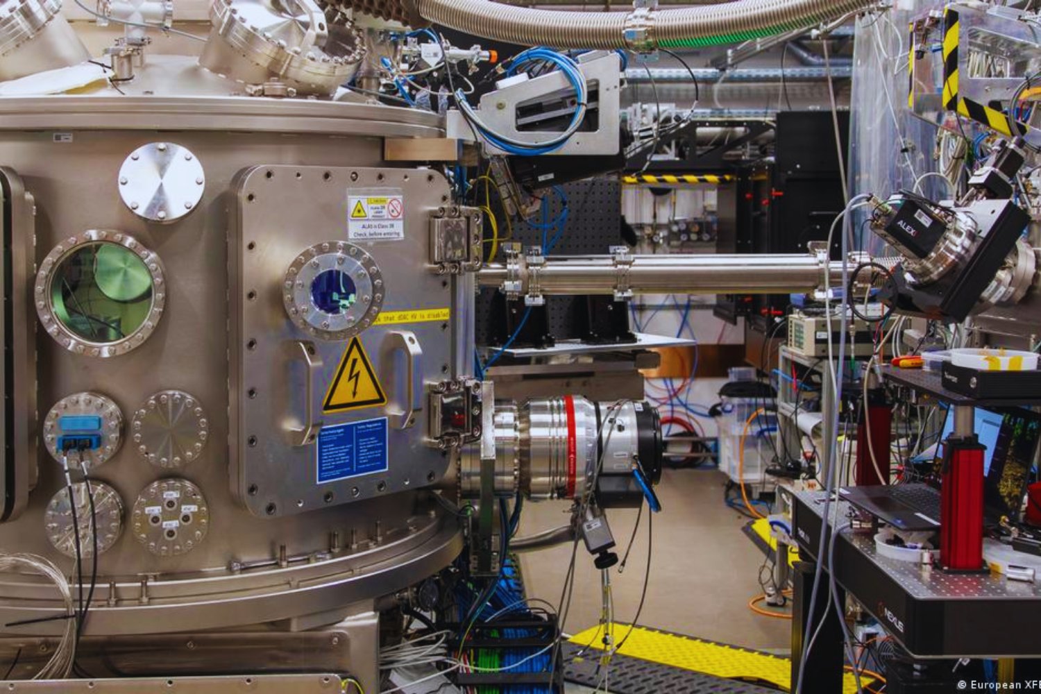 Entre la presión y el milagro. Científicos crean hielo a temperatura ambiente y revelan cómo podría formarse en los mundos más fríos del cosmos