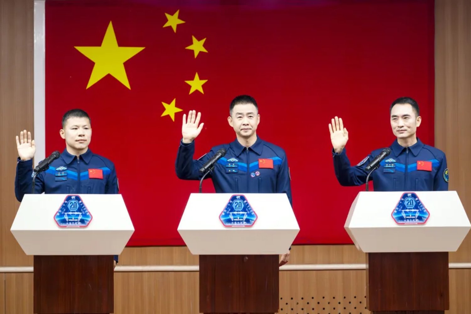 China suspende el regreso de sus astronautas por un posible impacto de escombros. Una decisión que expone el nuevo peligro silencioso del espacio