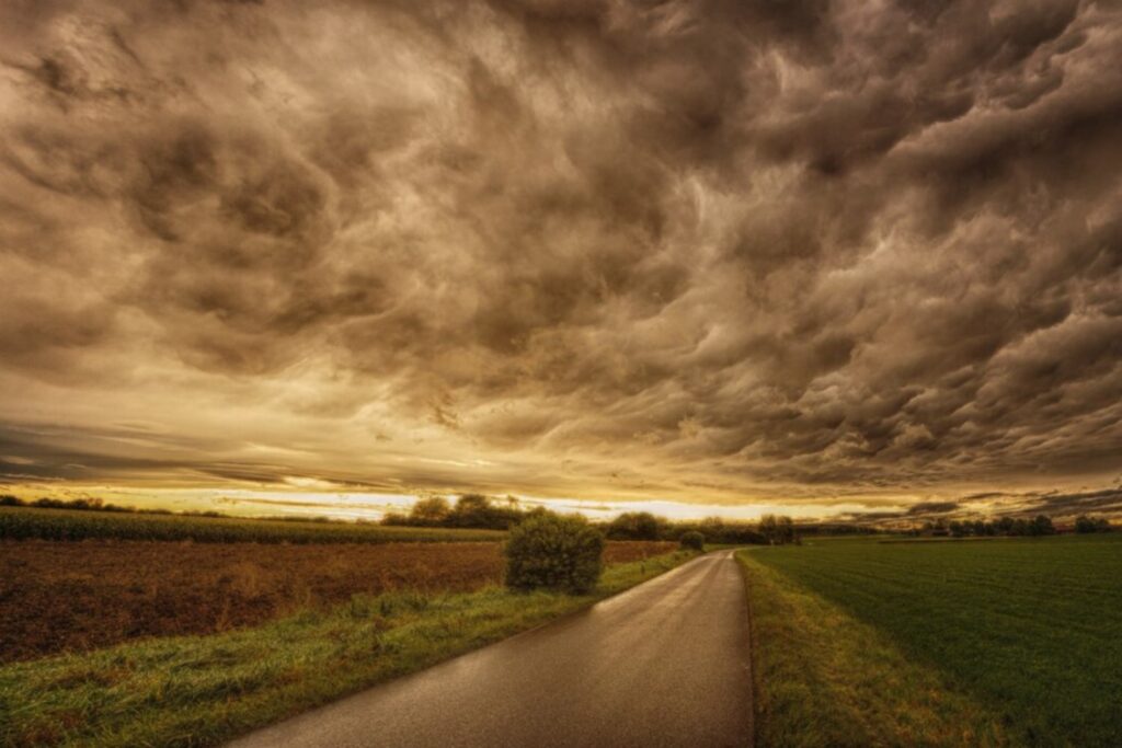 El curioso “orden secreto” de la atmósfera: por qué el tamaño de un fenómeno determina cuánto dura