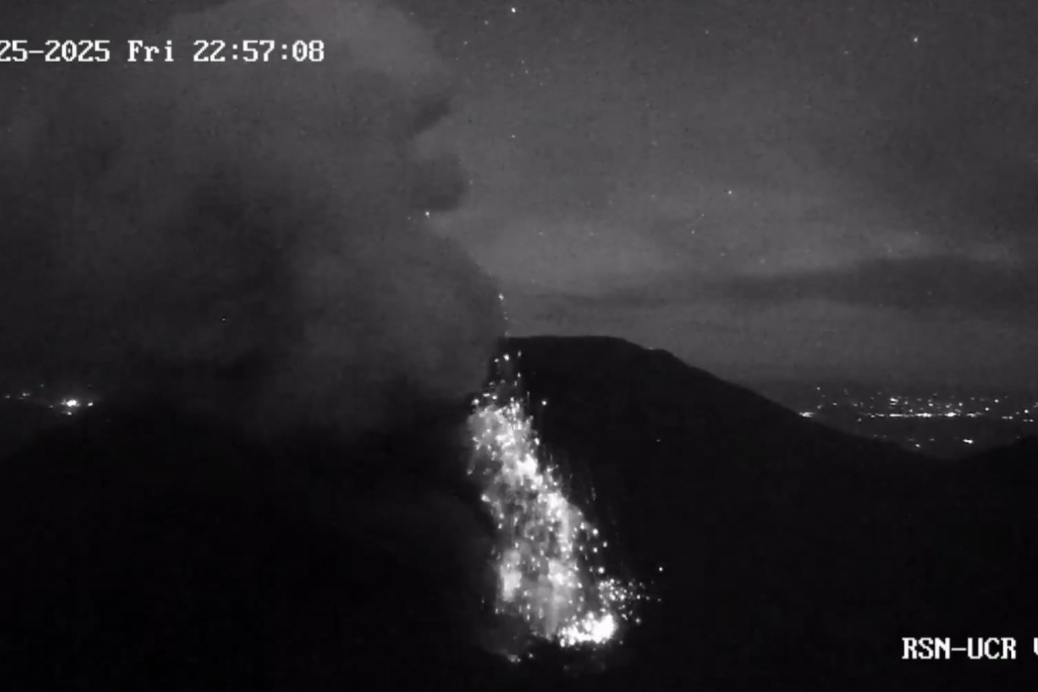 El volcán de Costa Rica que podría revelar si Marte tuvo vida: un lago superácido donde sobrevive una bacteria desconocida