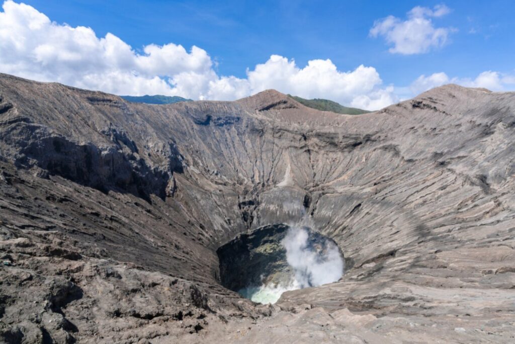 Hallan un cráter de casi un kilómetro que sobrevivió a monzones y erosión: una ventana inesperada a un choque extraterrestre del Holoceno