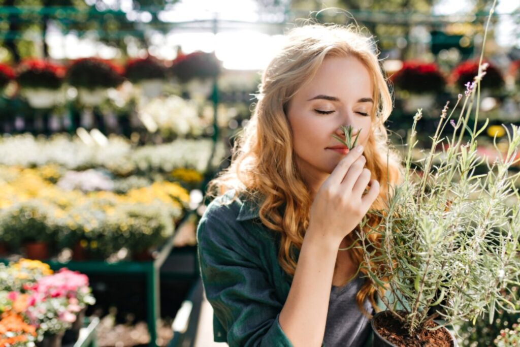 Oler no es sentir: un estudio revela cómo el cerebro primero analiza y después decide si un aroma gusta