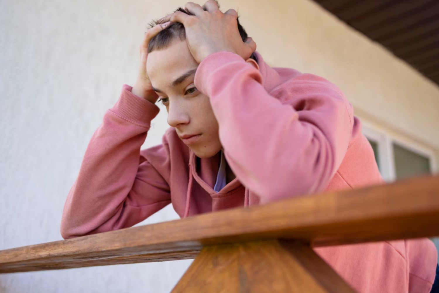 Empatía y palabras que curan: cómo hablar con alguien que sufre ansiedad social)