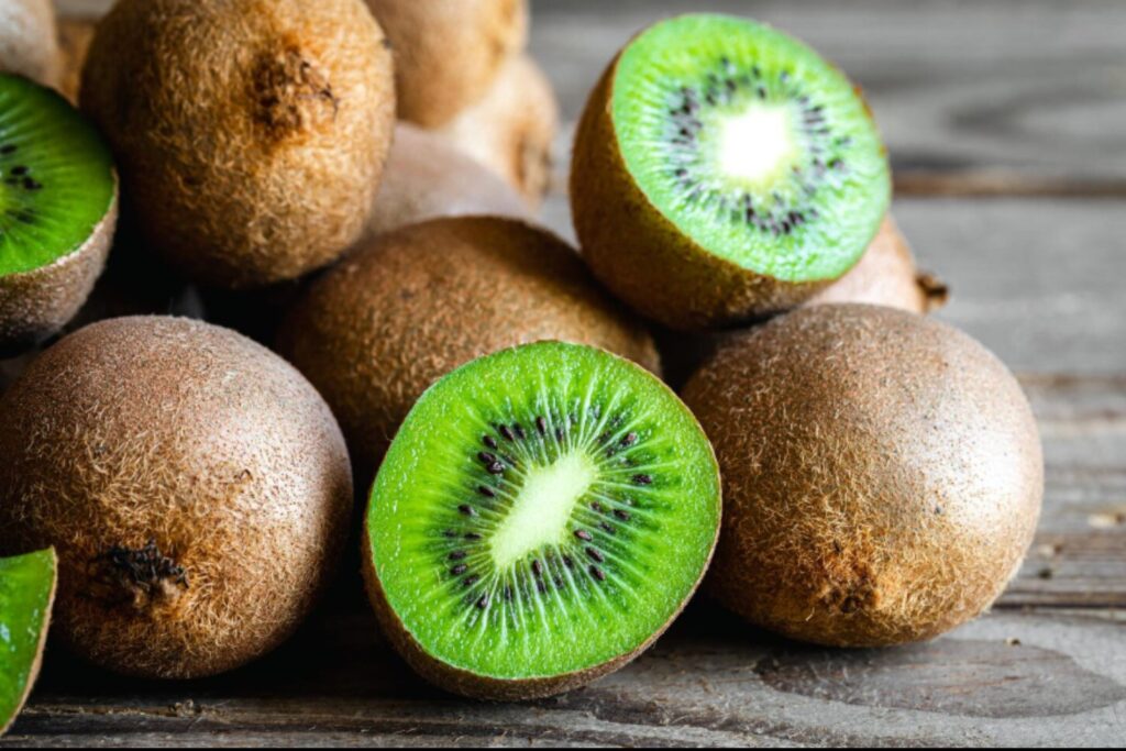 El error más común con el kiwi: por qué hay que lavarlo incluso si lo pelas