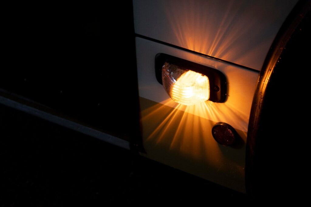 El lado oscuro de la luz nocturna: cómo afecta al corazón, según la ciencia