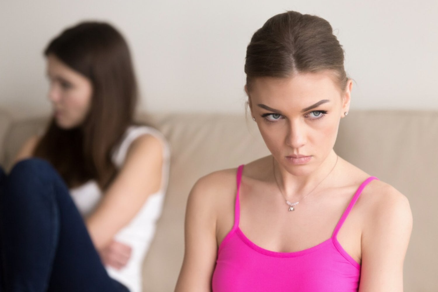 Las redes sociales están cambiando la forma en que las adolescentes confían en los demás: lo que revela un estudio británico