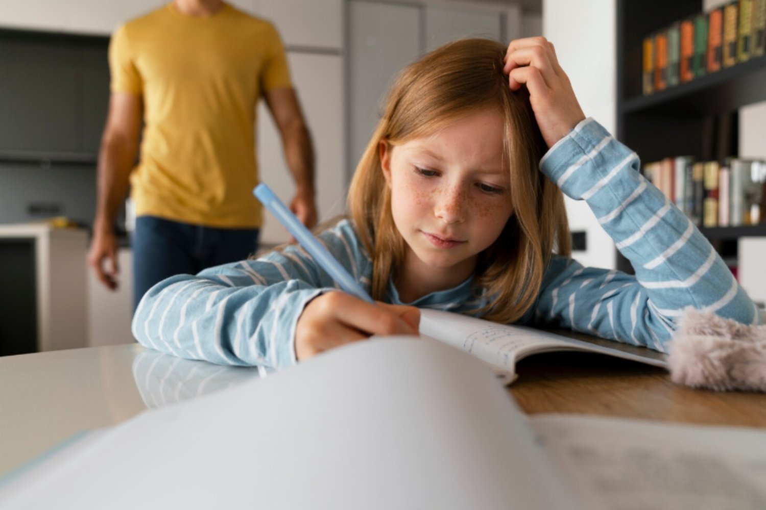Por qué los niños se distraen con facilidad (y qué revela la ciencia sobre su cerebro en desarrollo)