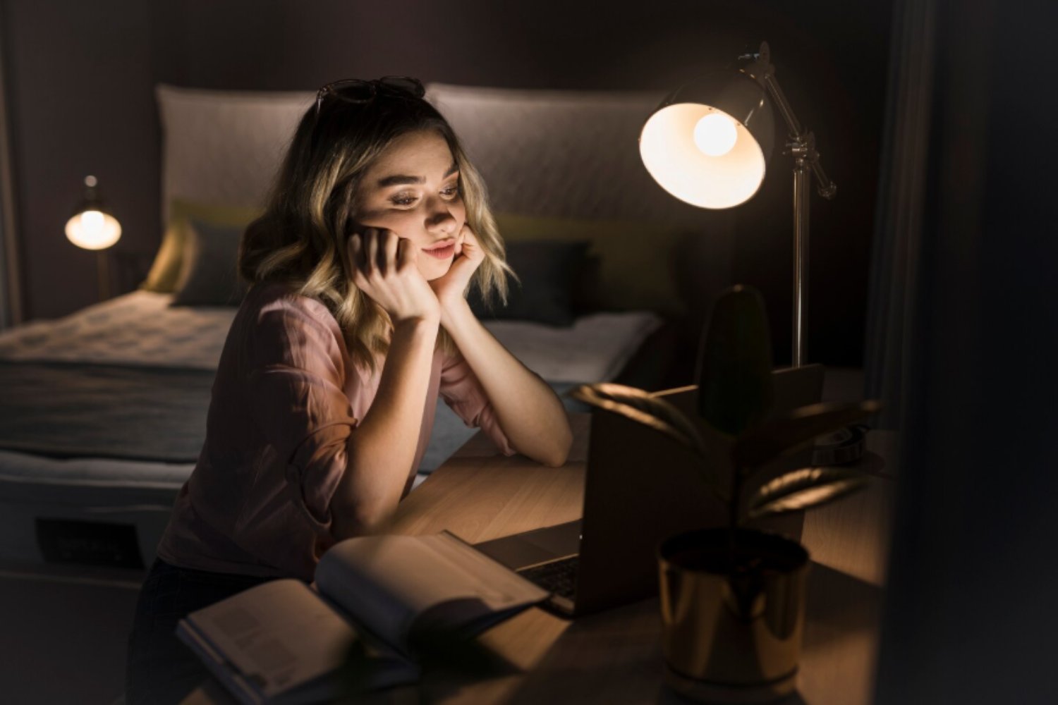 El cerebro después de medianoche: por qué pensar de noche puede ser peligroso